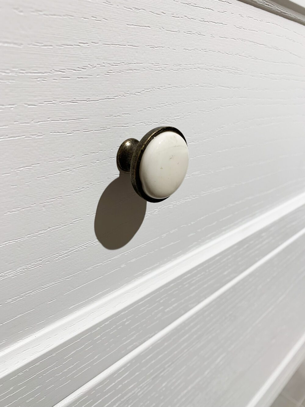 mobile con lavabo e specchio