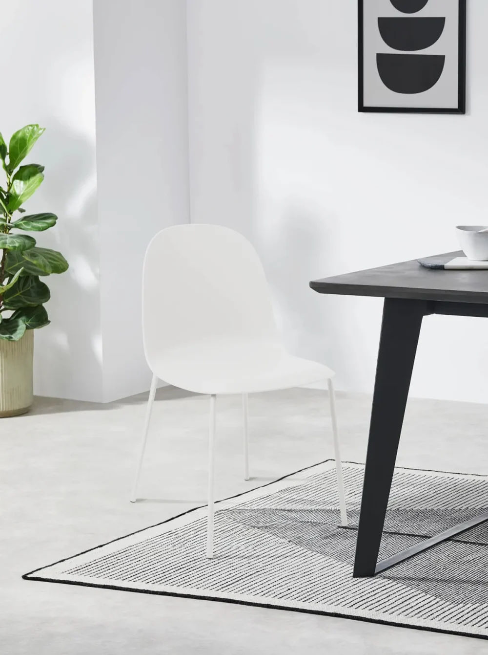 sedia capri bianca ambientata_risultato